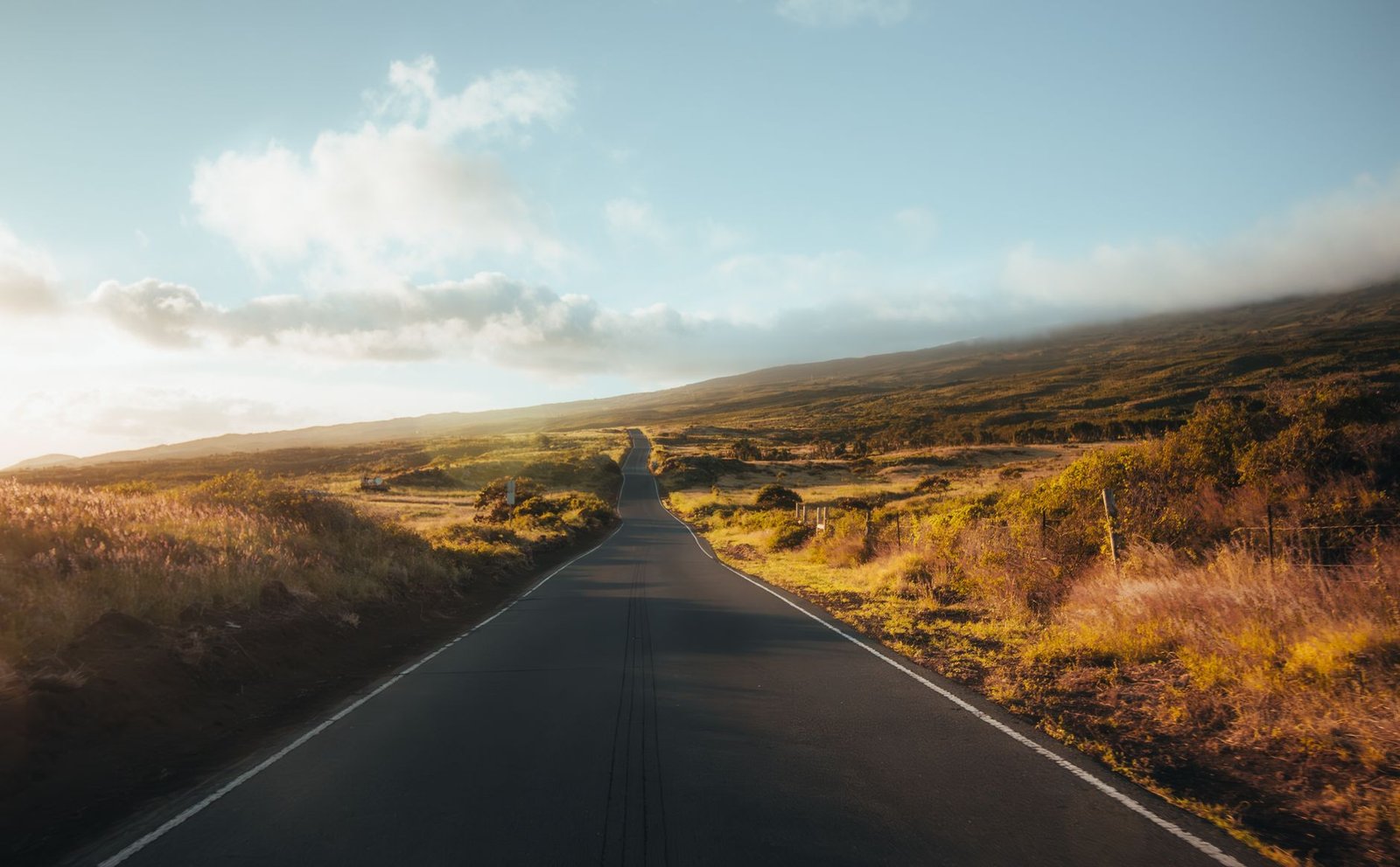 Scenic coastal highway on Maui at sunrise, representing a Maui island drive