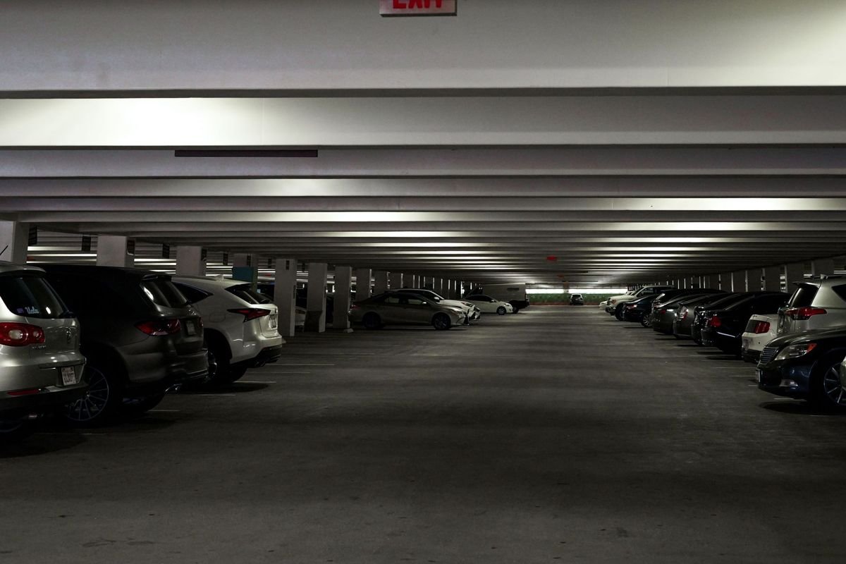 Honolulu airport parking guide: cars on the decks of a multi-storey parking garage (stock photo)